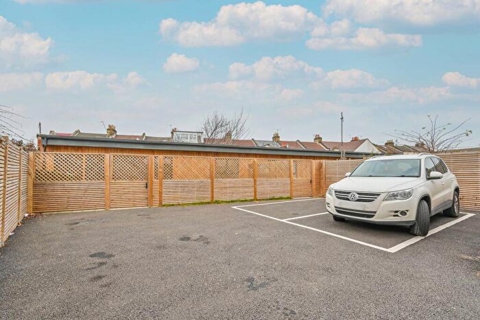 2 Bedroom Bungalow For Sale In Ironbridge Mews, Stratford, London, E15