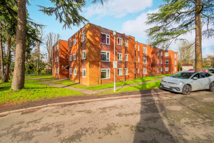 2 Bedroom Apartment To Rent In Woodcote Road, Wallington, SM6