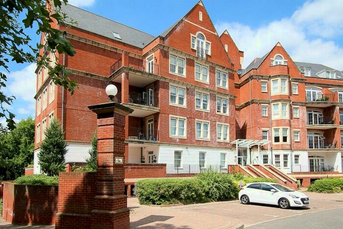 2 Bedroom Apartment To Rent In Rhapsody Crescent, Brentwood, Essex, CM14