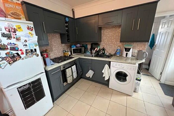 2 Bedroom Flat To Rent In North Road Cardiff, CF10