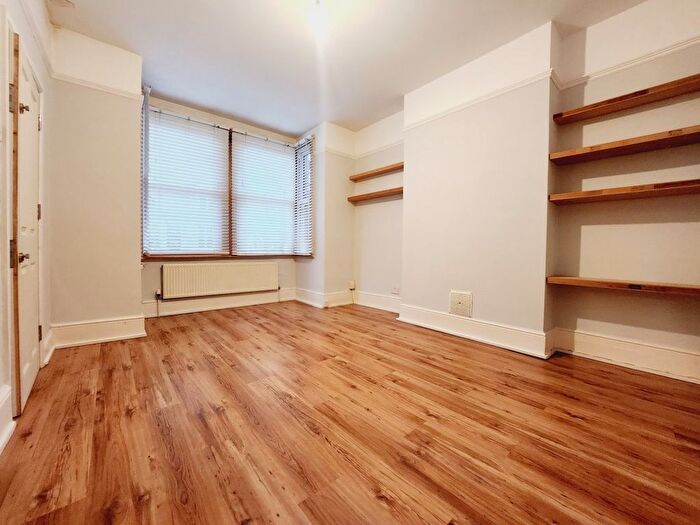 1 Bedroom Flat To Rent In Laurel Gardens, Hanwell, W7