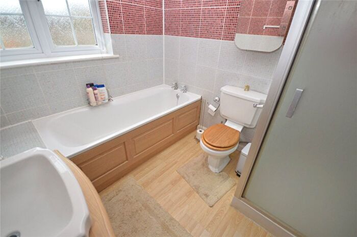 3 Bedroom End Of Terrace House For Sale In Moat Lane, Luton, Bedfordshire, LU3