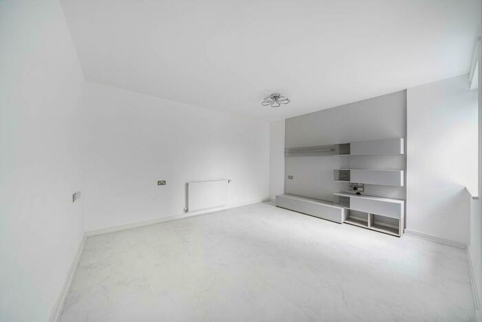 2 Bedroom Flat To Rent In Xchange Point, Market Road, Barnsbury, London, N7