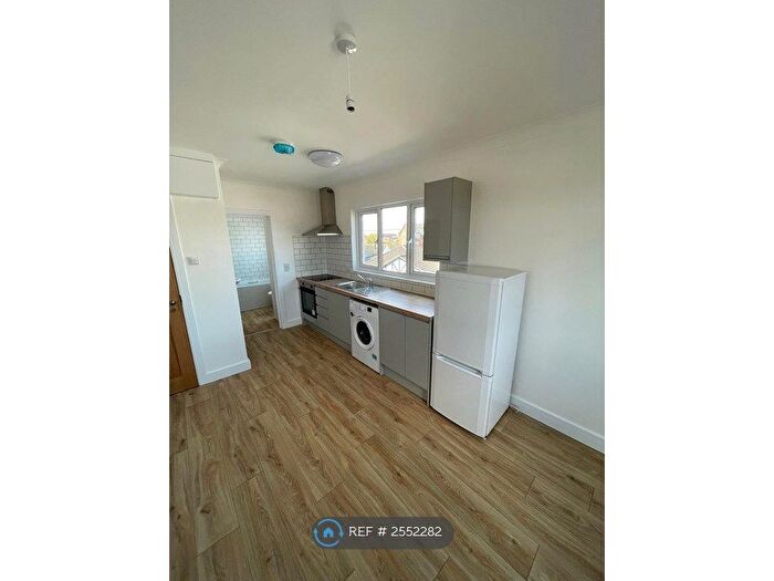 1 Bedroom Flat To Rent In High Street, Canvey Island, SS8