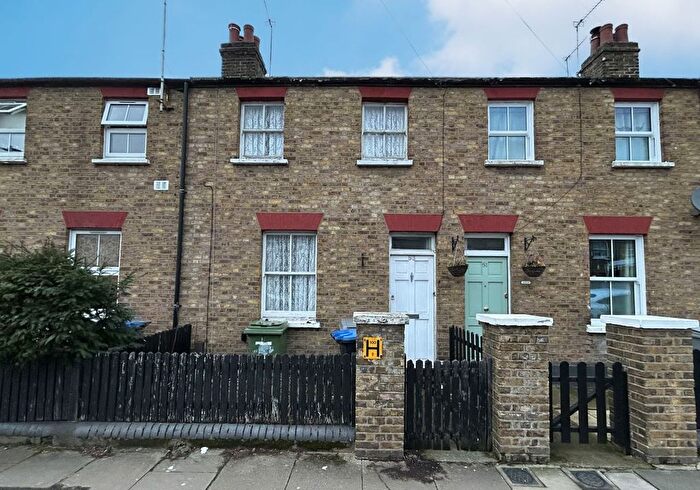 3 Bedroom Terraced House For Sale In Quainton Street, Neasden, London, NW10