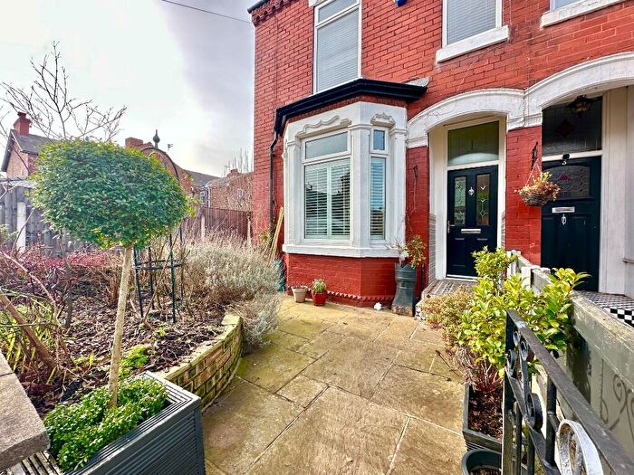 3 Bedroom End Of Terrace House For Sale In Meadows Road, Sale, Greater Manchester, M33