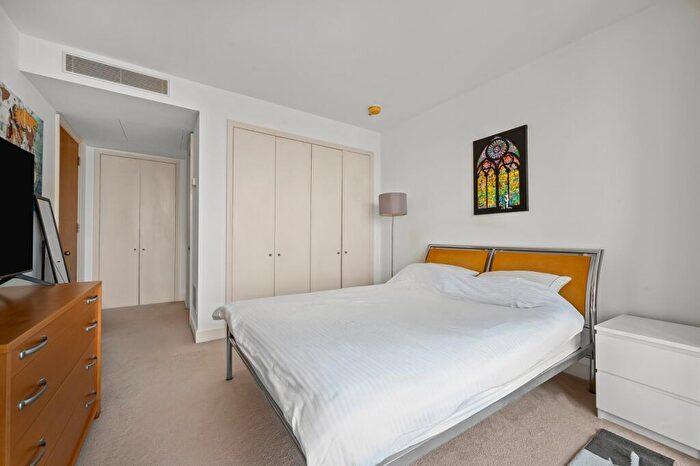 2 Bedroom Flat To Rent In Belgrave Court, Westferry Circus, E14