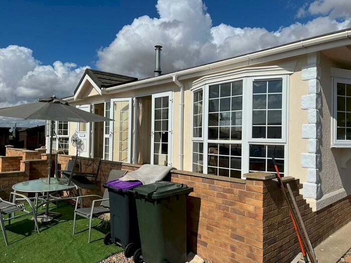 2 Bedroom Mobile Home For Sale In Lineside, Amber Hill, PE20