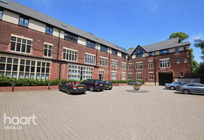 2 Bedroom Apartment To Rent In The Ridgeway, London, NW7