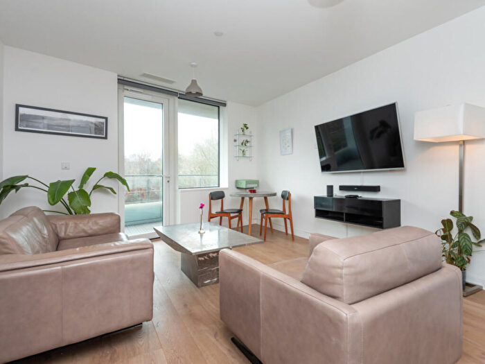 1 Bedroom Apartment For Sale In Lombard Road, London, SW11
