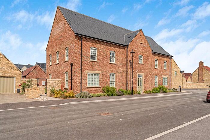 2 Bedroom Flat For Sale In Rose Drive, Woodstock, OX20
