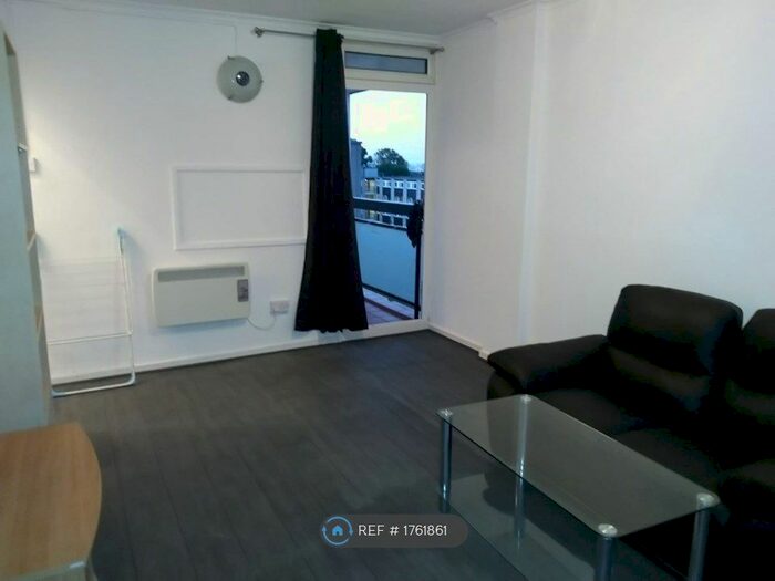 2 Bedroom Flat To Rent In William Harvey House, London, SW19