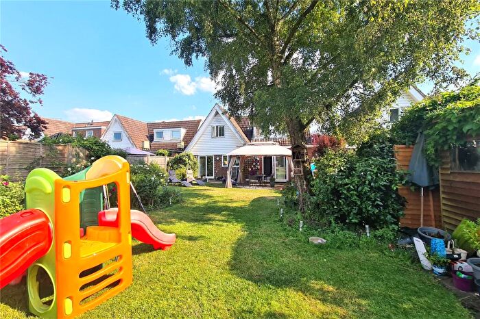 4 Bedroom Detached House For Sale In Old Cross Tree Way, Ash Green, GU12