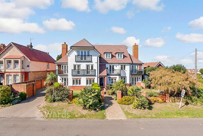 2 Bedroom Apartment For Sale In Kingsgate Avenue, Broadstairs, Kent, CT10
