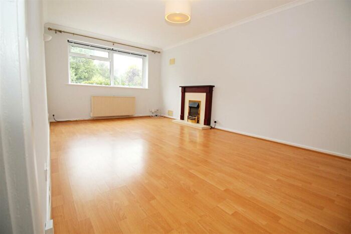 2 Bedroom Apartment To Rent In Oak Road, Southgate, Crawley, West Sussex., RH11
