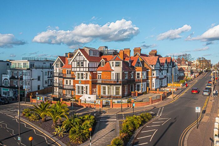 2 Bedroom Flat For Sale In Station Road, Westcliff On Sea, SS0