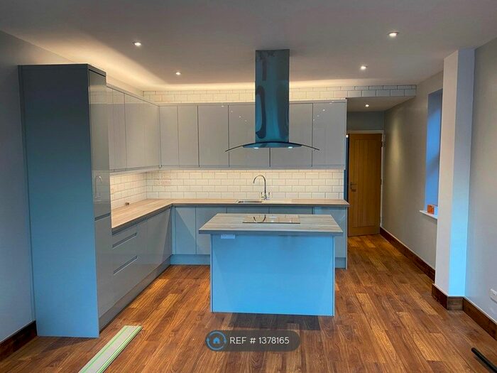 4 Bedroom Semi-Detached House To Rent In Horley Road, Redhill, RH1