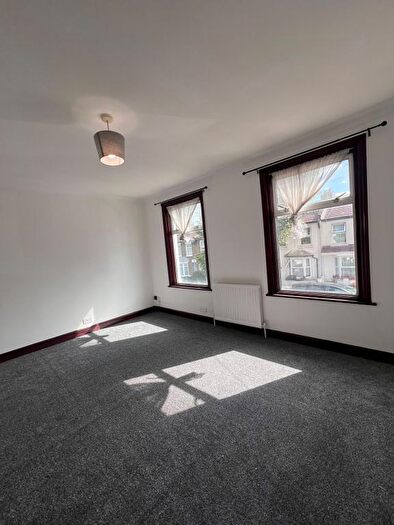 3 Bedroom Terraced House To Rent In Stamford Road, Illford, E6