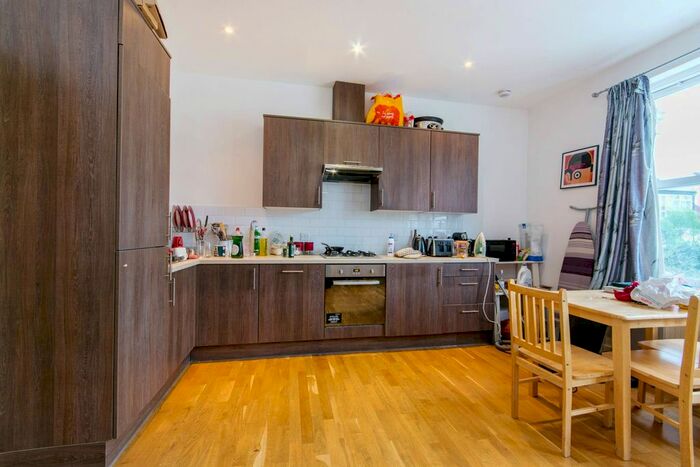 2 Bedroom Flat To Rent In Alfriston Road, Between The Commons, London, SW11