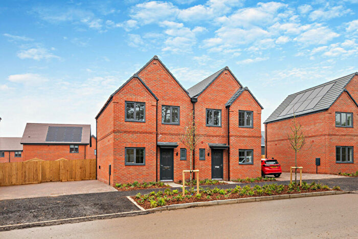 3 Bedroom Semi-Detached House To Rent In Hailwood Avenue, RG45