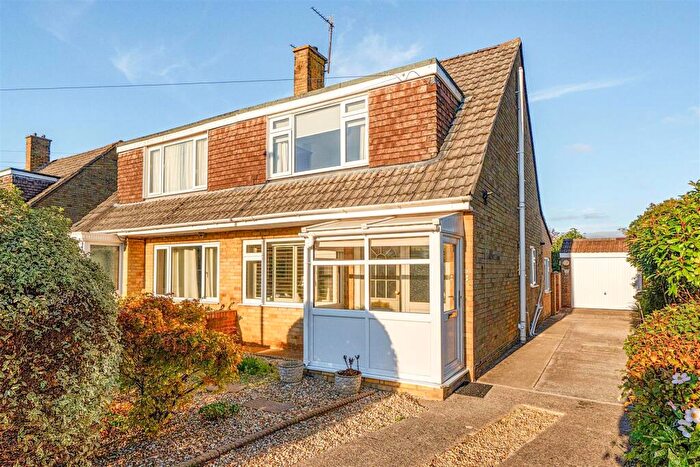 3 Bedroom Semi-Detached House For Sale In Waterside Way, Westfield, Radstock, BA3