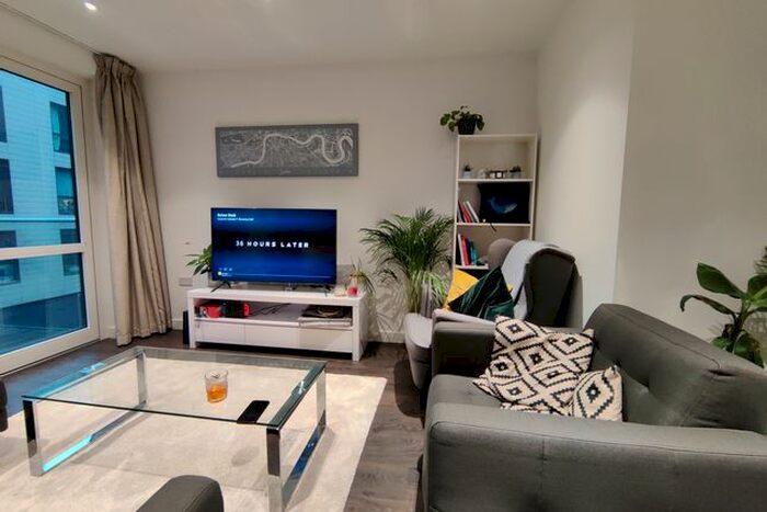 3 Bedroom Flat To Rent In Devan Grove, London, N4