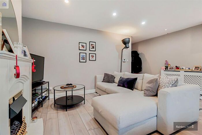 1 Bedroom Flat To Rent In Gff New Kings Road, Hammersmith And Fulham, London, SW6