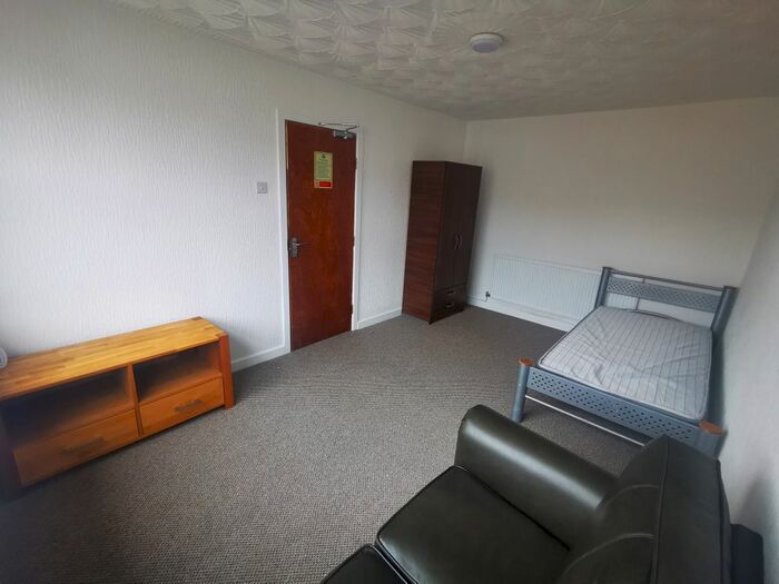 Studio To Rent In High St, Fleur-De-Lis, NP12