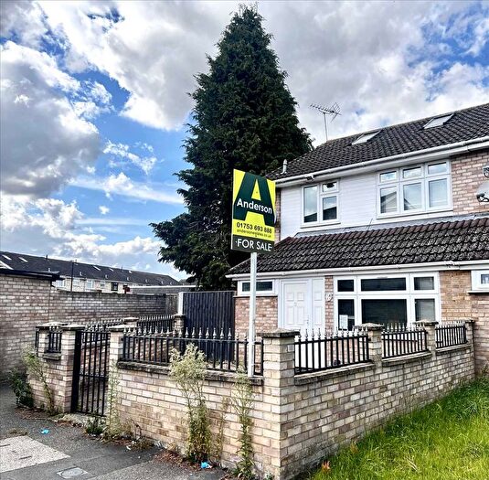 3 Bedroom End Of Terrace House For Sale In Goodman Park, Slough, SL2