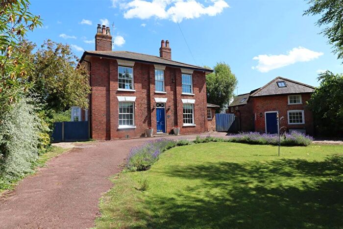 4 Bedroom Detached House For Sale In South Street, Alford, LN13