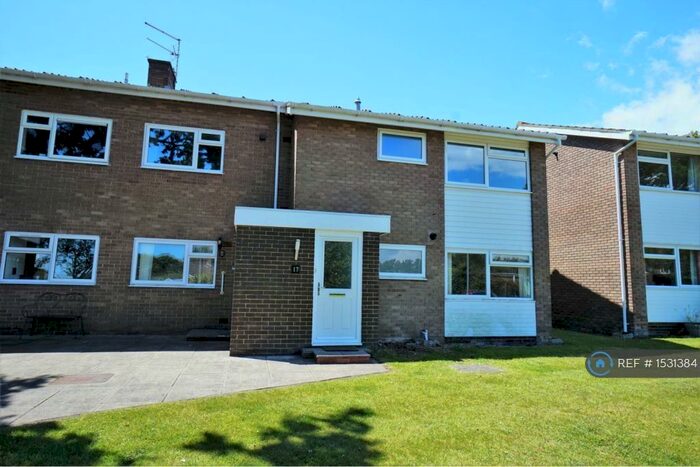 2 Bedroom Flat To Rent In Rowan Drive, Christchurch, BH23