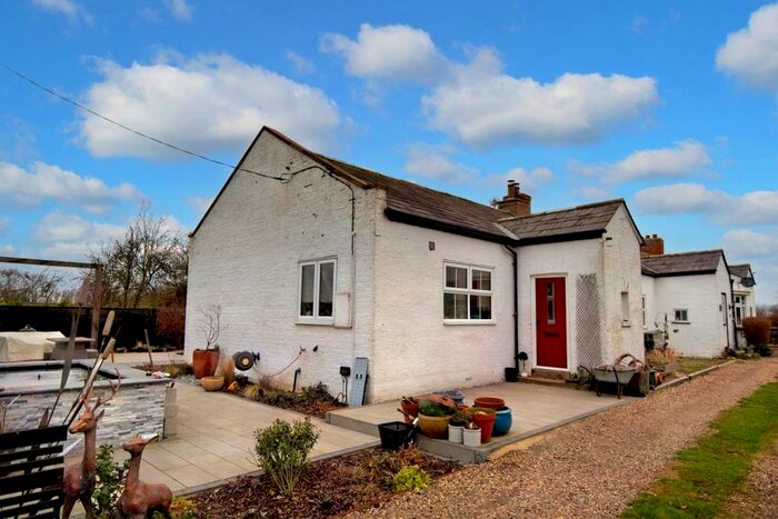 3 Bedroom Semi-Detached House For Sale In Hobhole Bank, Fishtoft, Boston, PE22