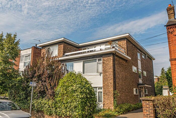 1 Bedroom Flat For Sale In Montague Road, Wimbledon, London, SW19