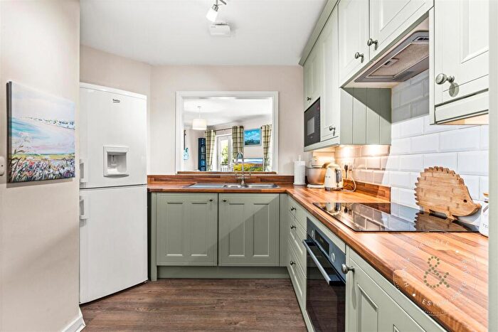 2 Bedroom Apartment For Sale In Heol Llinos, Thornhill, Cardiff, CF14