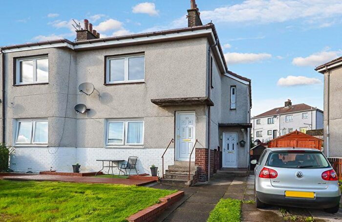 3 Bedroom Flat To Rent In Mid Barrwood Road, Kilsyth, G65
