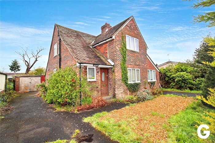 3 Bedroom Detached House For Sale In Lumby Drive, Ringwood, Hampshire, BH24