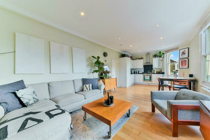 2 Bedroom Flat To Rent In Northcote Road, London, SW11
