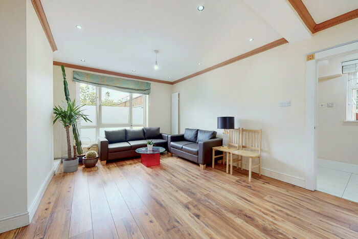 2 Bedroom Flat To Rent In Somerford Grove Estate, London, N16