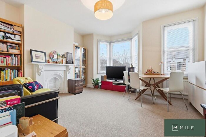 2 Bedroom Flat For Sale In Purves Road, London, NW10