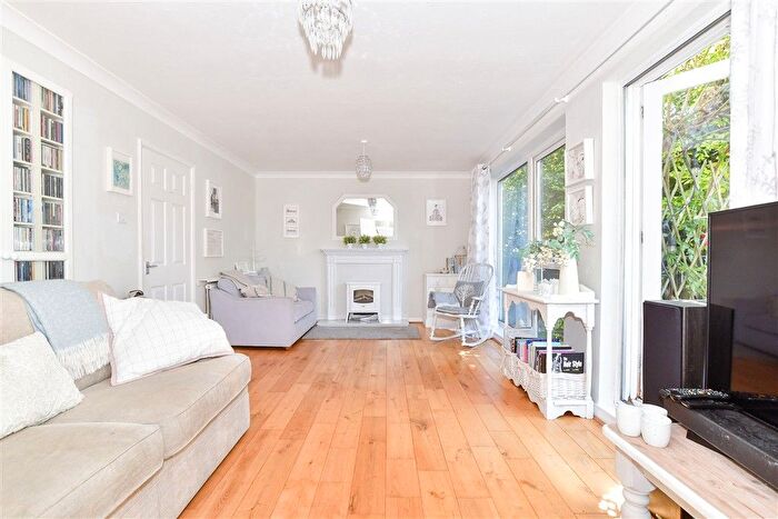 4 Bedroom Detached House For Sale In Redleaf Close, Tunbridge Wells, Kent, TN2