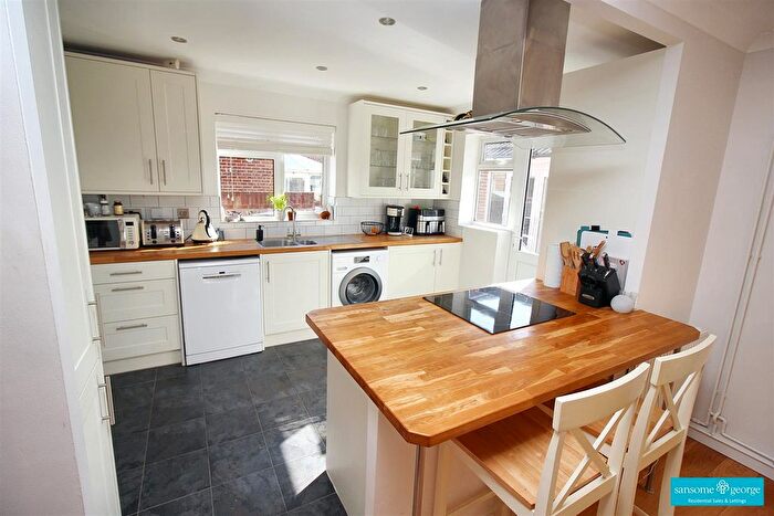 4 Bedroom Detached House For Sale In Apple Close, Tilehurst, Reading, RG31