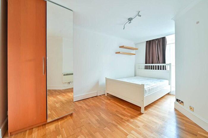 3 Bedroom Flat To Rent In Baltic Quay, Rotherhithe, London, SE16