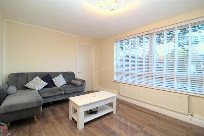 2 Bedroom Flat To Rent In Warham Road, South Croydon, CR2