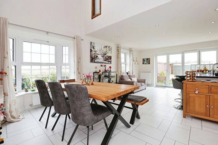 5 Bedroom Detached House For Sale In Lee Drive, Houlton, Rugby, CV23