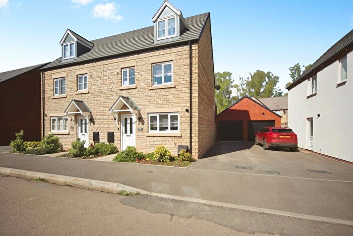 4 Bedroom Semi Detached House For Sale In Cooper Crescent, Stratford-Upon-Avon, Warwickshire, CV37