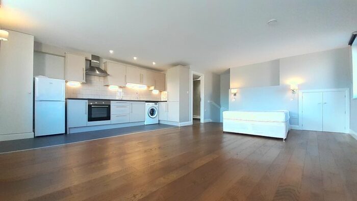 Studio To Rent In Stoneleigh Road, London, N17