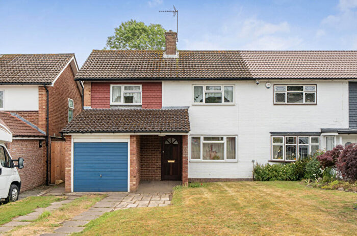 3 Bedroom Semi-Detached House For Sale In Falconwood Road, Croydon, CR0