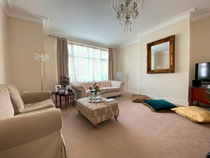 2 Bedroom Semi-Detached House To Rent In Mannock Road, Turnpike Lane, N22