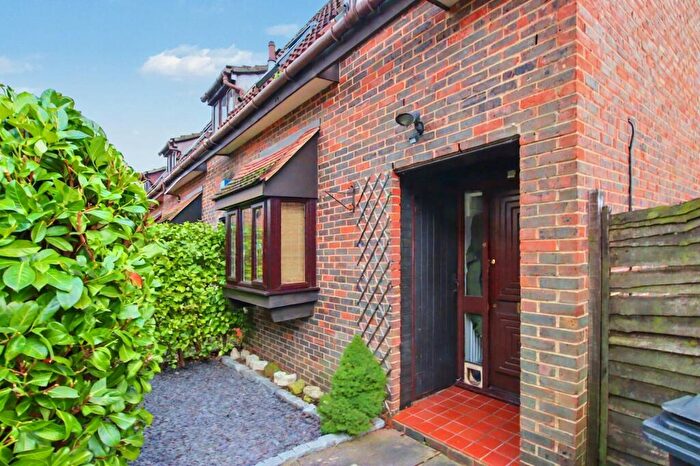 1 Bedroom End Of Terrace House For Sale In Tulip Close, Shirley Oaks Village, CR0