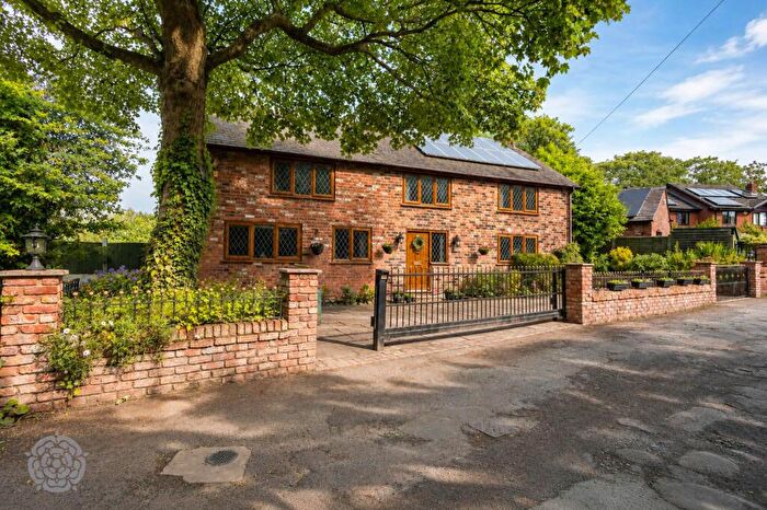 4 Bedroom Detached House For Sale In Vicars Hall Lane, Boothstown, M28